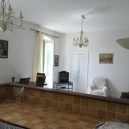 Dans La Maison De Tante Madeleine : Vue Sur Les Montagnes